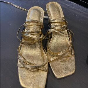 Gold Zara sandals with a little kitten heel 💫 38 Eu/ 7.5 US